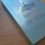 Espada de vidro - Victoria Aveyard (2)