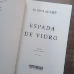 Espada de vidro - Victoria Aveyard (3)