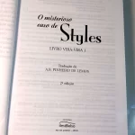 Livro O Misterioso Caso de Styles e O Caso do Hotel Bertram Agatha Christie (4)